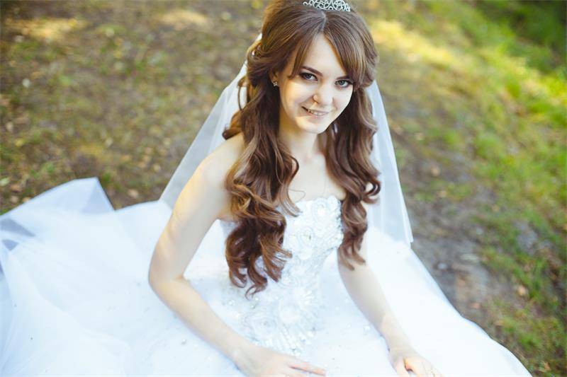 (+240 фото) свадебные прически на длинные волосы с фатой