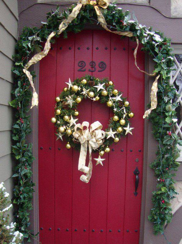 Новогоднее украшение двери — фото