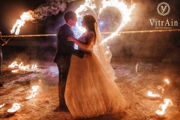 Фаер шоу на свадьбу: особенности выбора огненного свадебного шоу, условия для работы артистов, термины файер лексикона