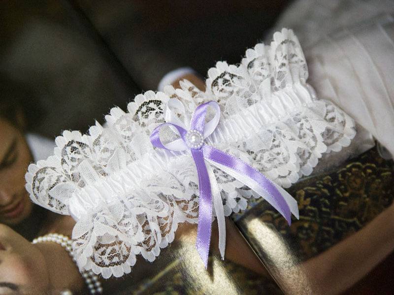 Свадебная подвязка: изюминка в образе невесты. фото и полезные советы - svadbasvadba