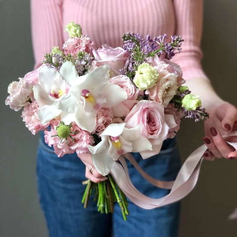 Букет невесты из лилий: идеи свадебных композиций с фото – белые и цветные монобукеты, сочетания с розами, хризантемами, герберами