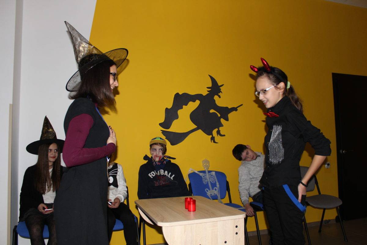 Конкурсы и игры на хэллоуин - для детей, подростков, студентов для вечеринки молодежи. видео-идеи для конкурсов на праздновании хэллоуина