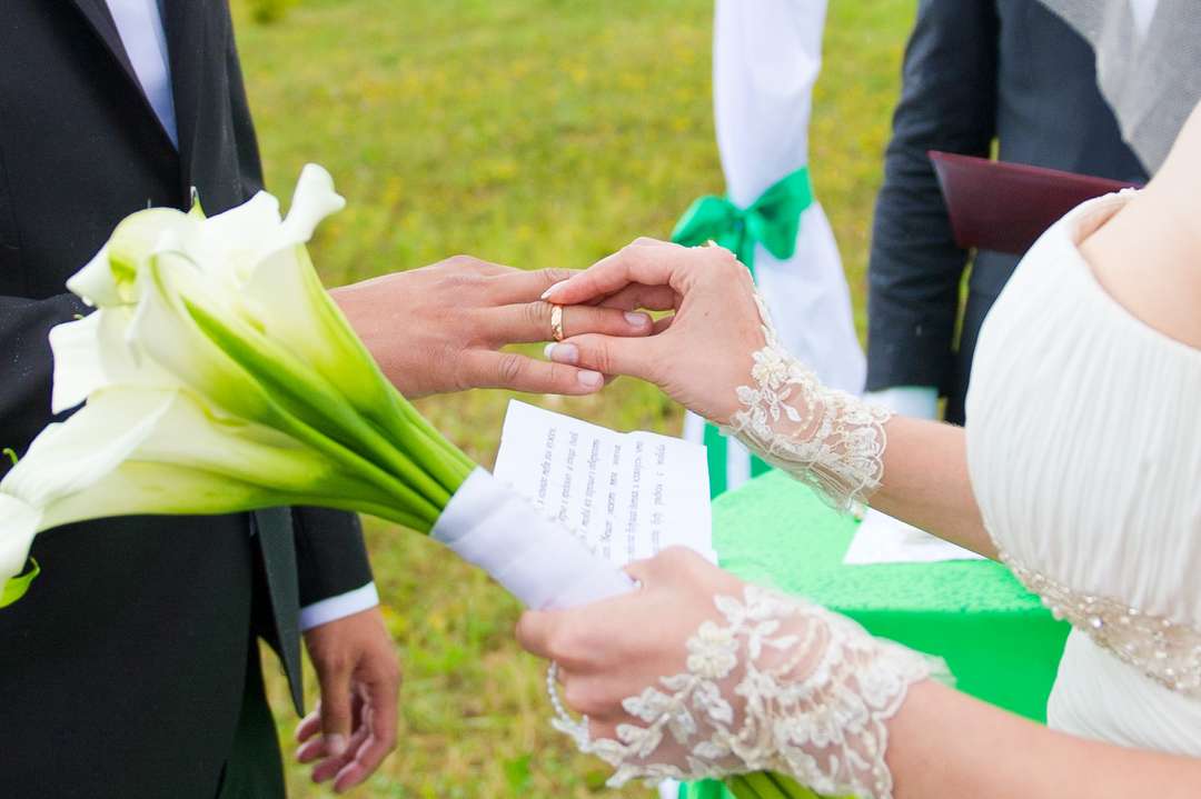 Годовщины свадьбы до года - как отпраздновать и что дарить