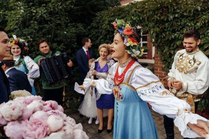 Свадебные обычаи и традиции в россии: традиционная свадьба русского народа