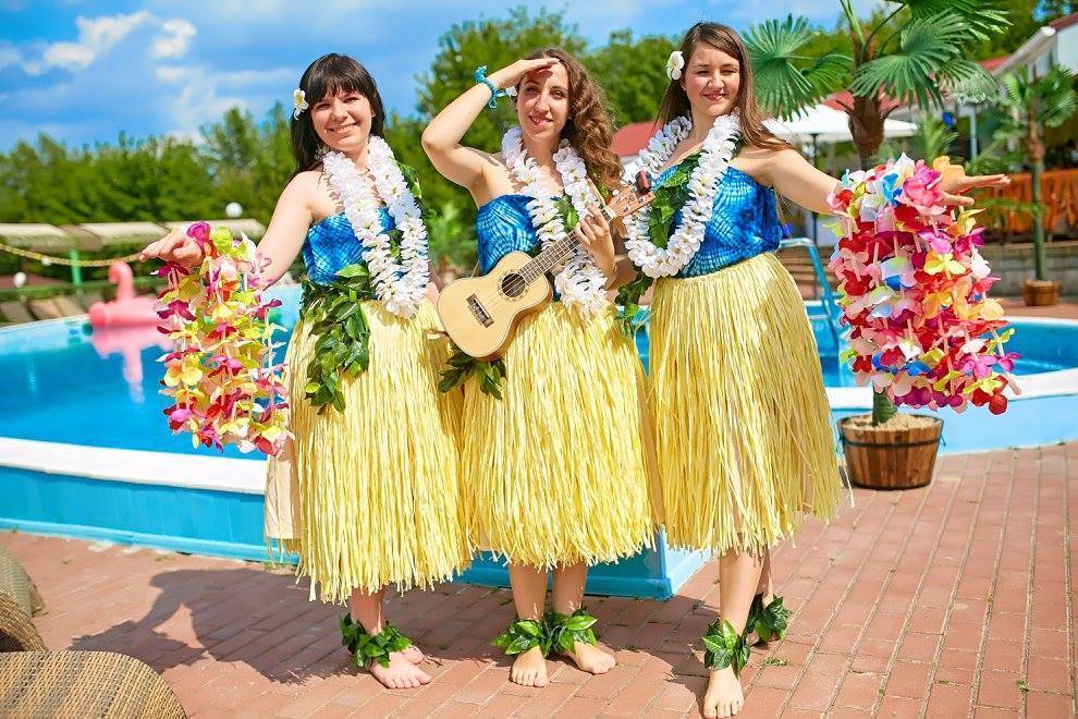 Конкурсы и игры для гавайской вечеринки в воде, помещении и на пляже