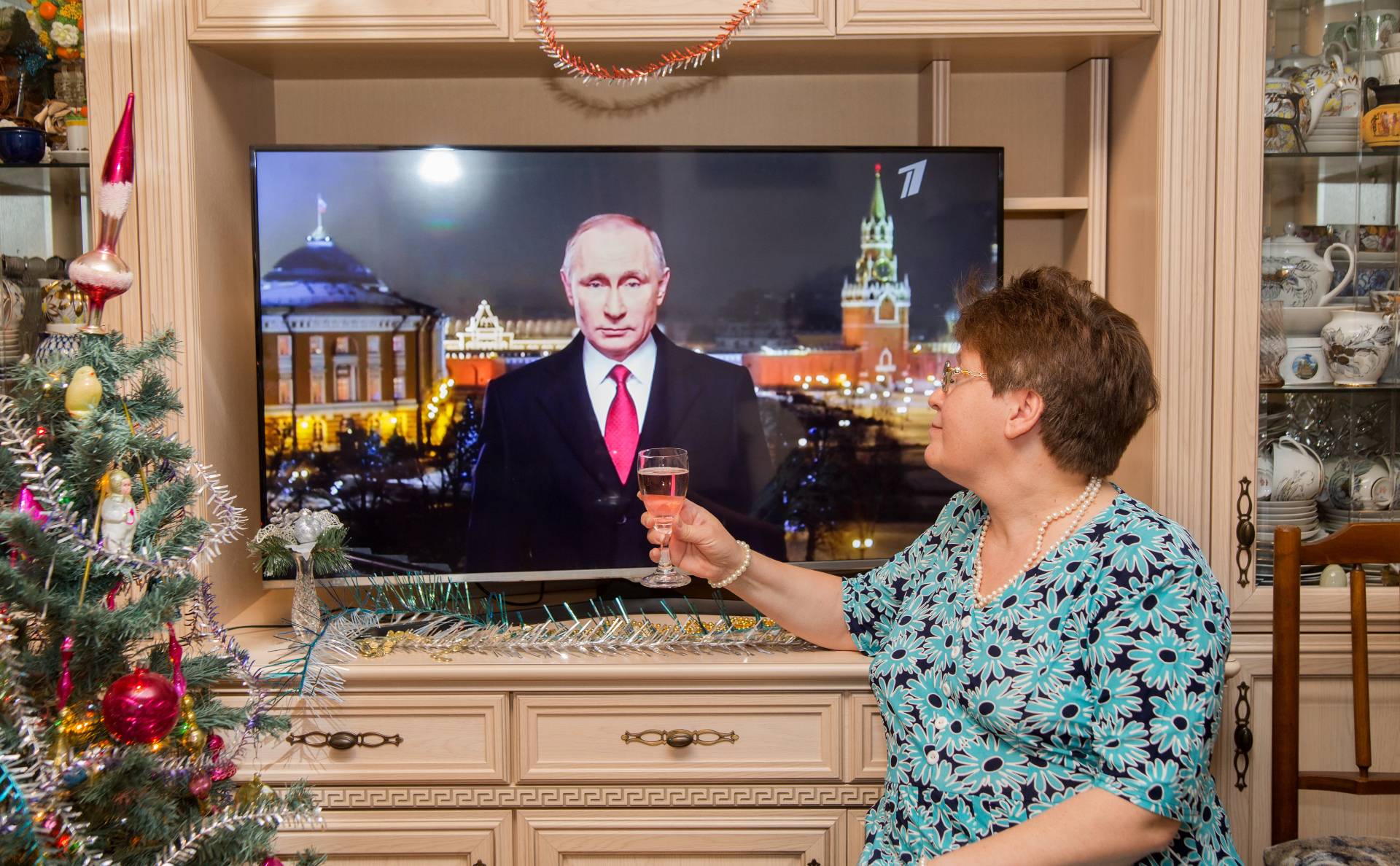 Шуточное видеопоздравление от президента для корпоратива и вечера отдыха "Телемост с Путиным ВВ - 4"