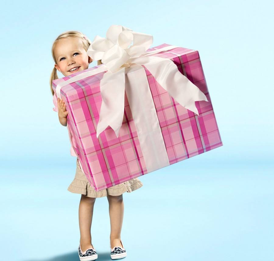 Что подарить девочке на 2 года: лучшие подарки...