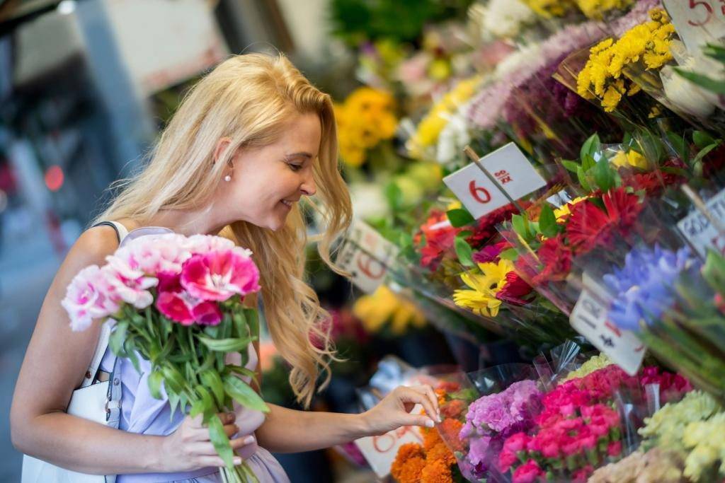 Цветочный этикет — какие цветы подарить девушке в зависимости от ситуации?