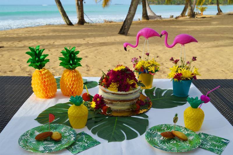 Скоро тропическая вечеринка или день рождения в тропическом стиле?