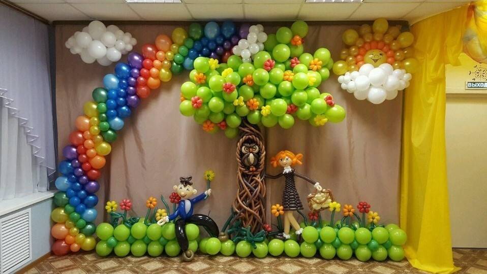 Украшение зала на выпускной в саду. шары, гирлянды, гигантские цветы. 50+ идей с фото