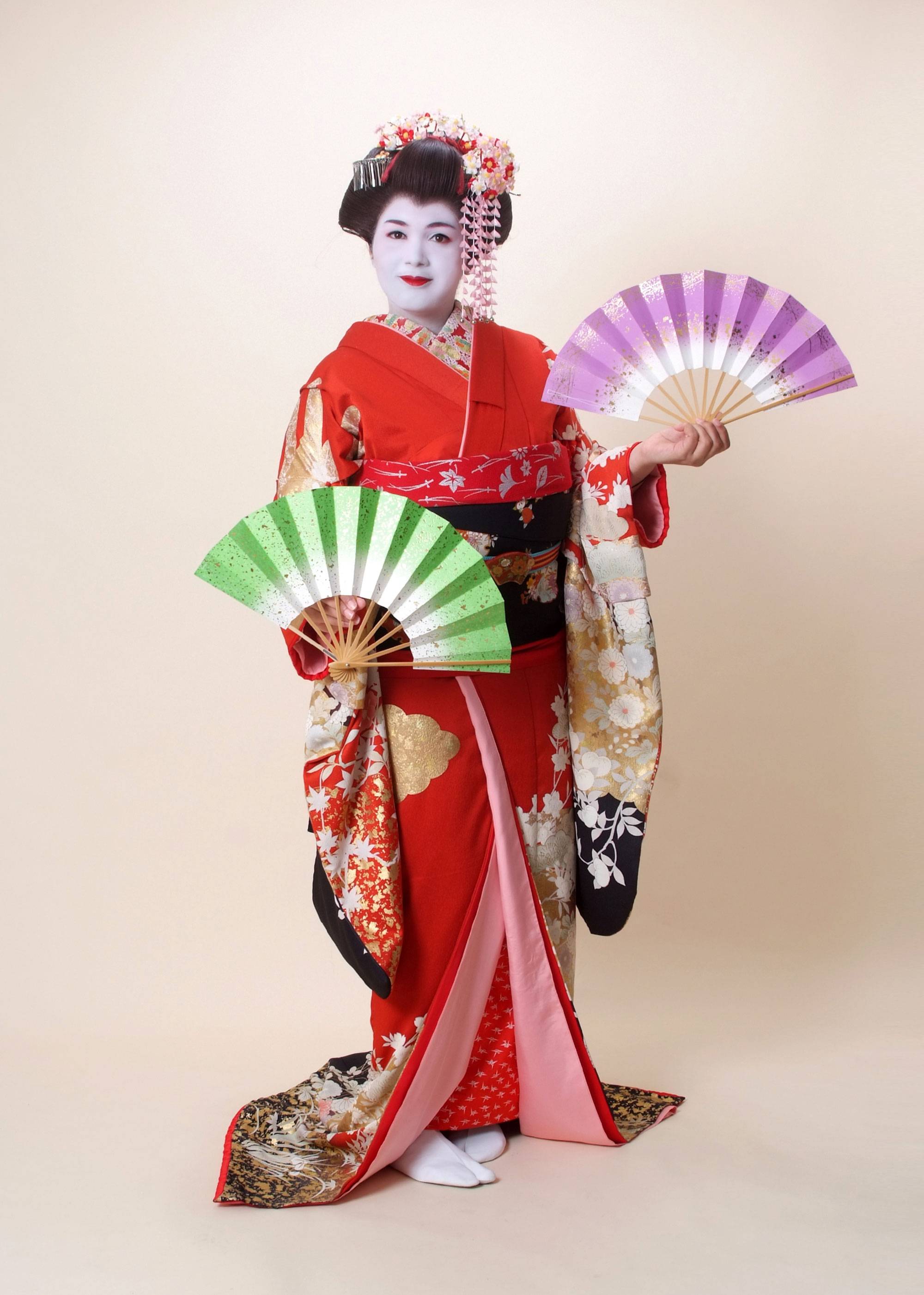 Кимоно. национальный костюм японии
