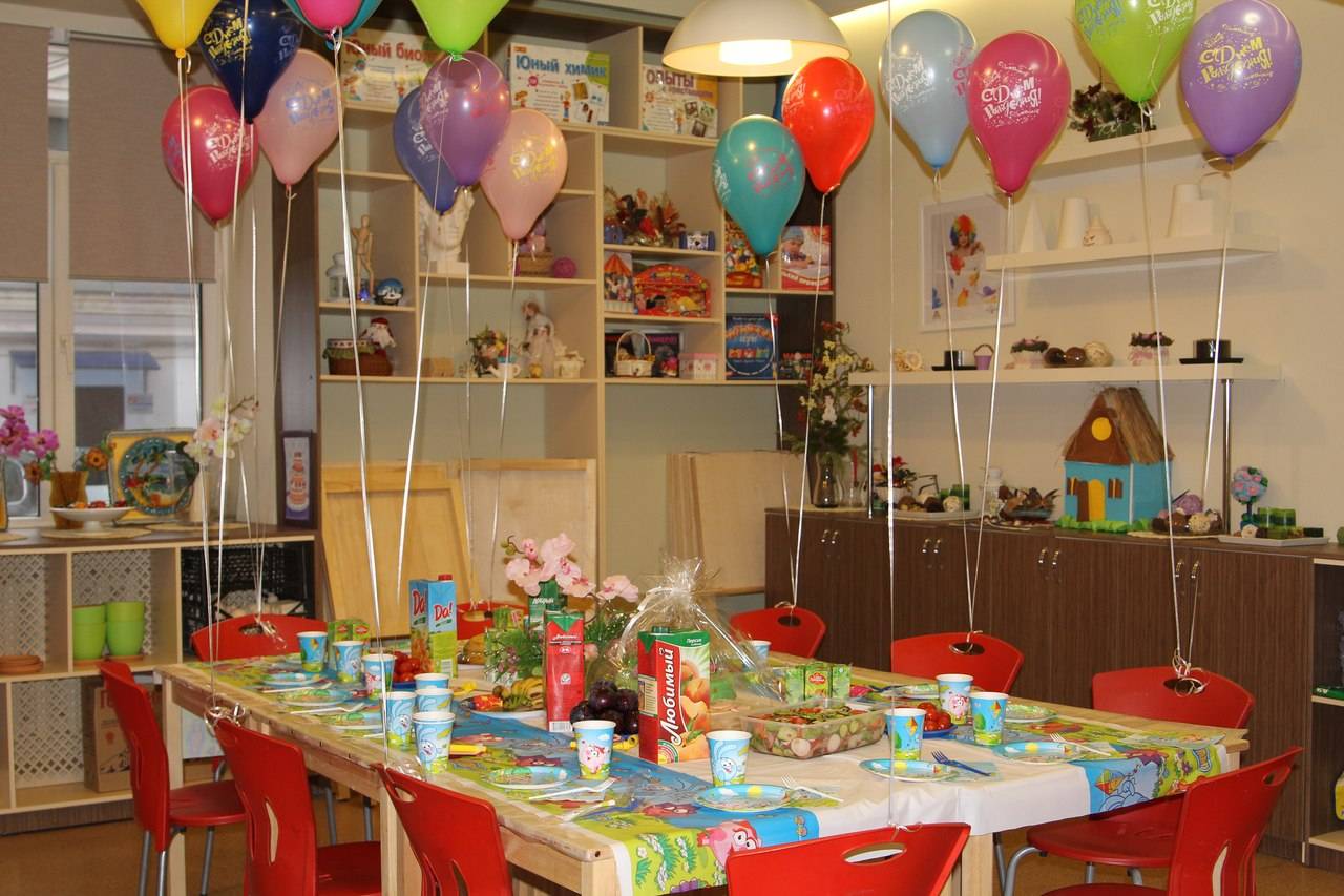 1 год ребенку в кафе. Стол на день рождения ребенка. Украсить стол на день рождения ребенка. Украшение детского праздничного стола. Украшение детского стола на день рождения.