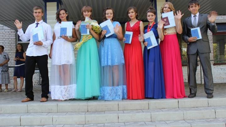 11 класс: выпускные платья 2021, фото новинки - fashion-in-city.ru