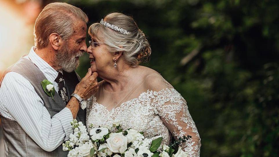 37 лет свадьбе: как называется эта годовщина совместной жизни, что значит «муслиновая», красивые поздравления, что дарят, подходящие картинки и открытки