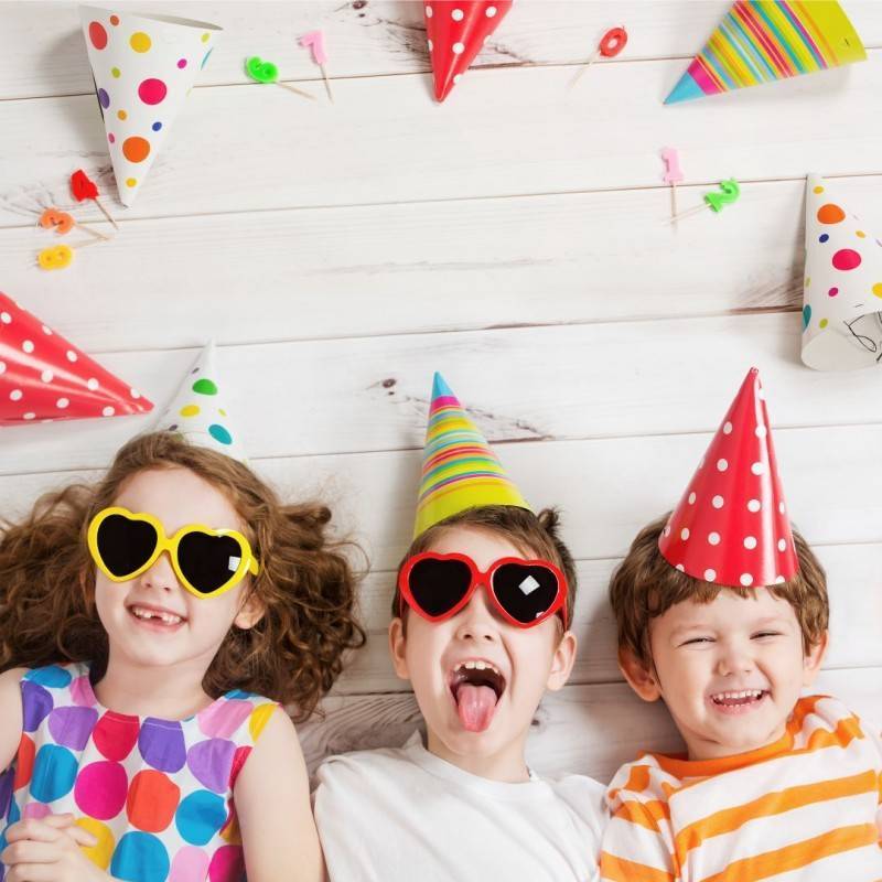 Конкурсы на день рождения взрослого: смешные, застольные, прикольные игры (подвижные, сидячие)