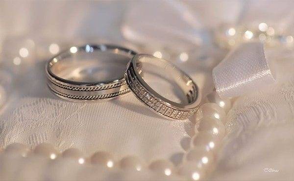Празднование четвертой годовщины свадьбы: что подарить супругам?