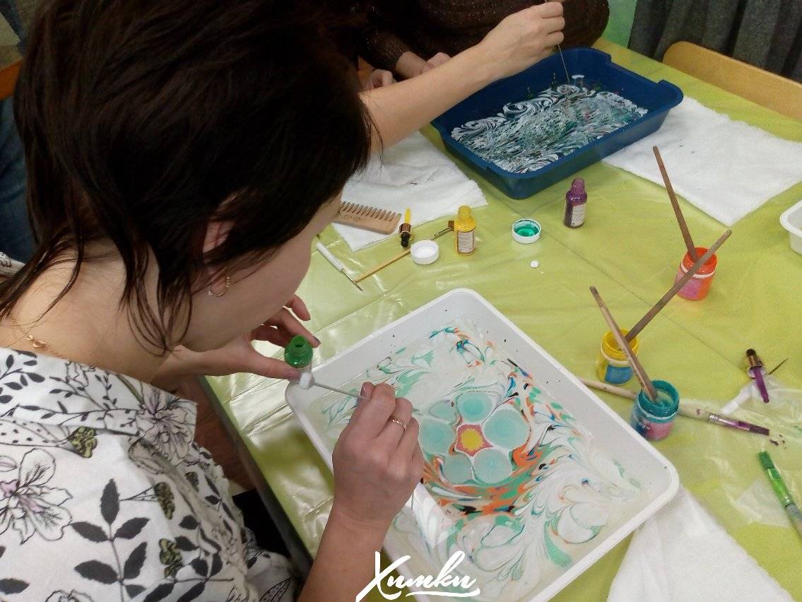 Эбру — рисование на воде в домашних условиях для детей. чем заменить краски и загуститель. книги по эбру.