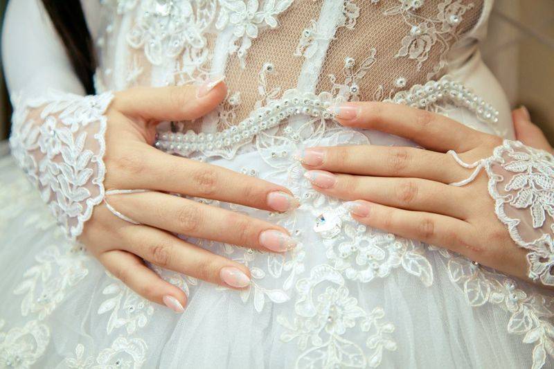 Изысканный френч свадебный для ногтей разных форм и длины