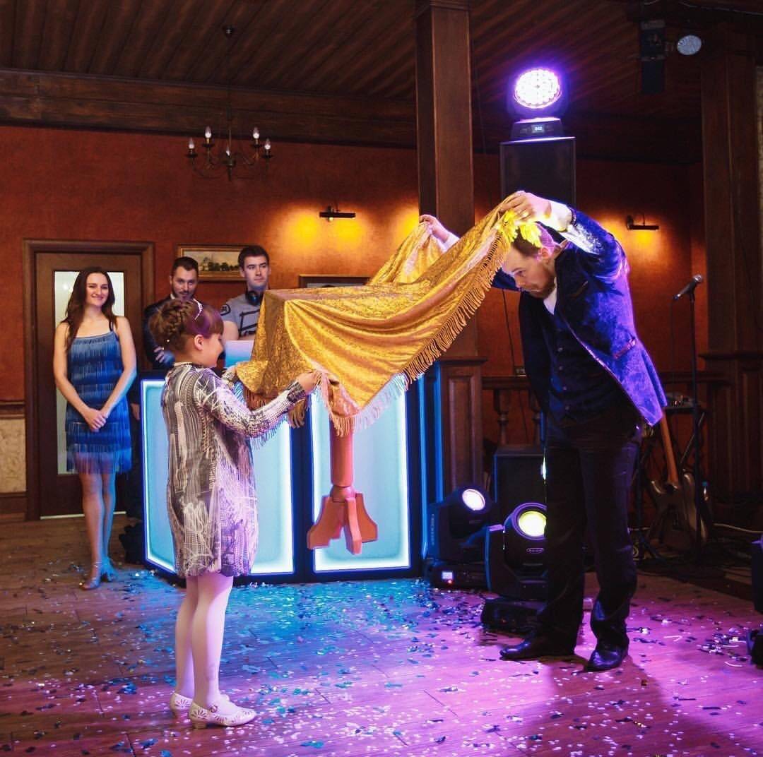 «обыкновенное чудо»: шоу фокусника, магический мастер-класс и дискотека (7-11 лет)