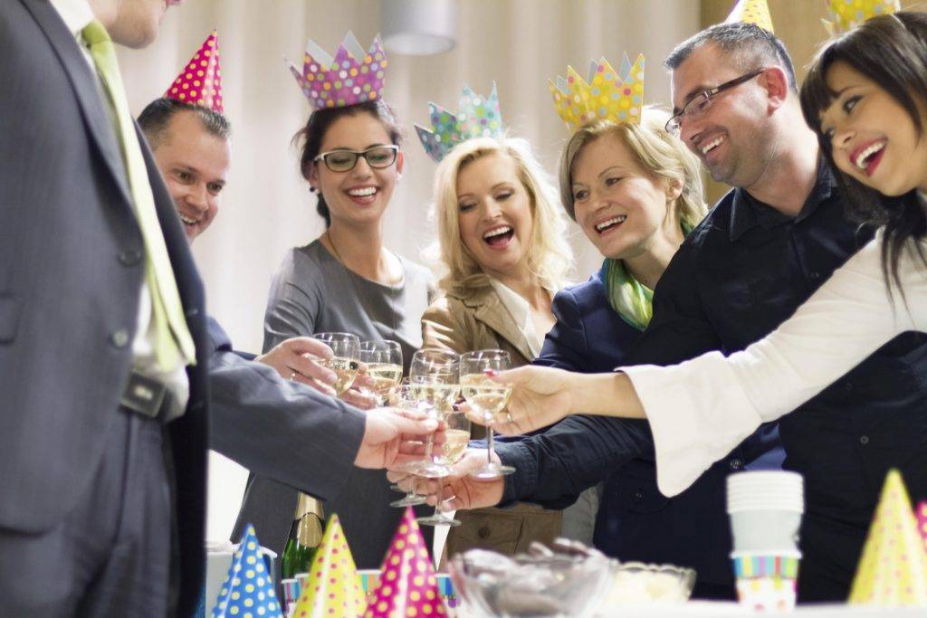 Как отметить день рождения: где недорого отпраздновать, оригинальные идеи для дня рождения, как организовать праздник на дому.