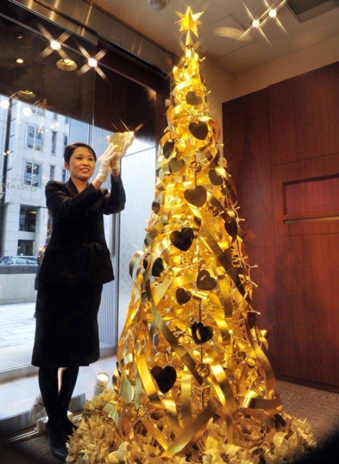 Елка, украшенная бриллиантами или сделанная из чистого золота: самые дорогие новогодние елки в мире