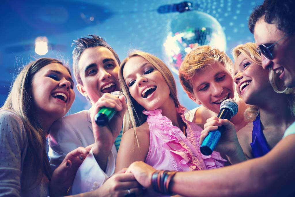 Как подобрать музыку для вечеринки: 13 шагов