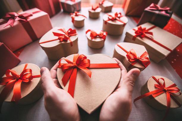 Что подарить мужу на день влюбленных: полезные и недорогие подарки для любимого мужа на 14 февраля