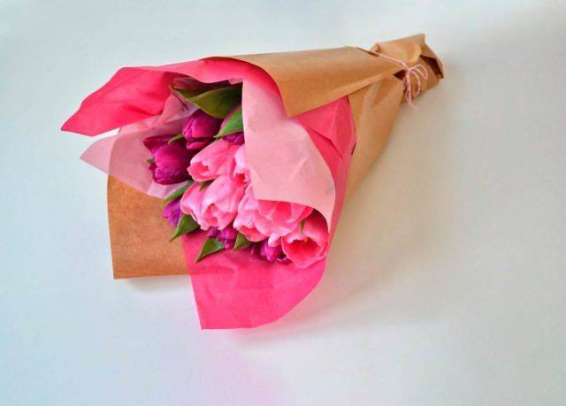 Как красиво упаковать букет цветов своими руками: необычные идеи с фото
