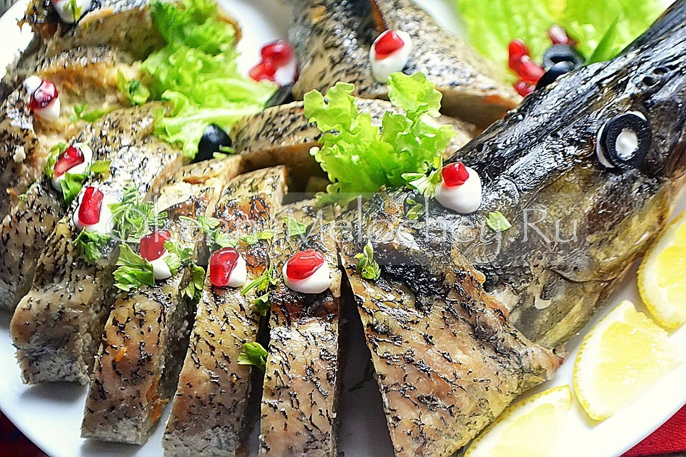 Рыба в духовке, фаршированная гречкой - любимый рецепт, проверенный временем.