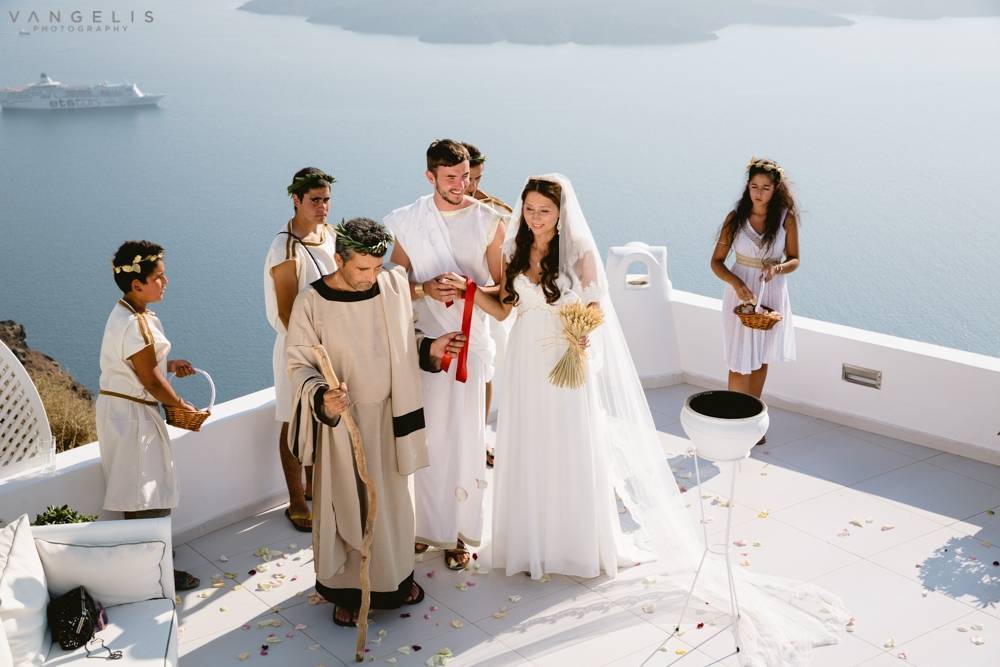 Божественный выбор: учимся делать свадебные прически в греческом стиле