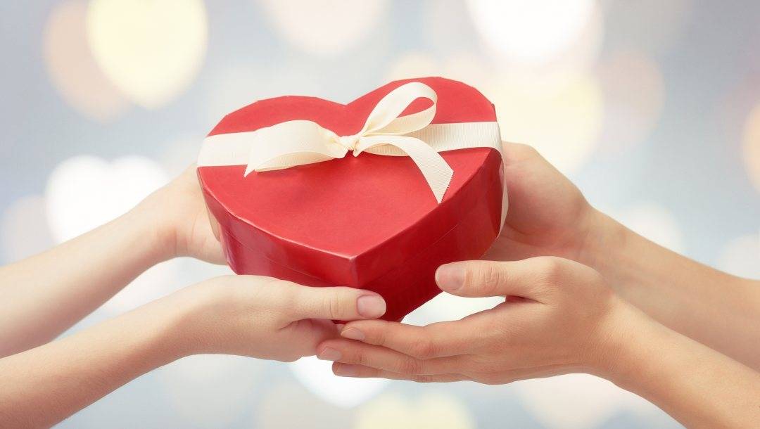 Что подарить девушке на день рождения: топ-30 идей оригинальных подарков