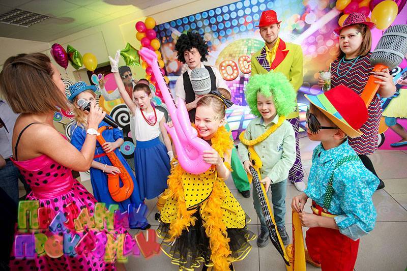 ТОП — 10 весёлых конкурсов для детского праздника в помещении