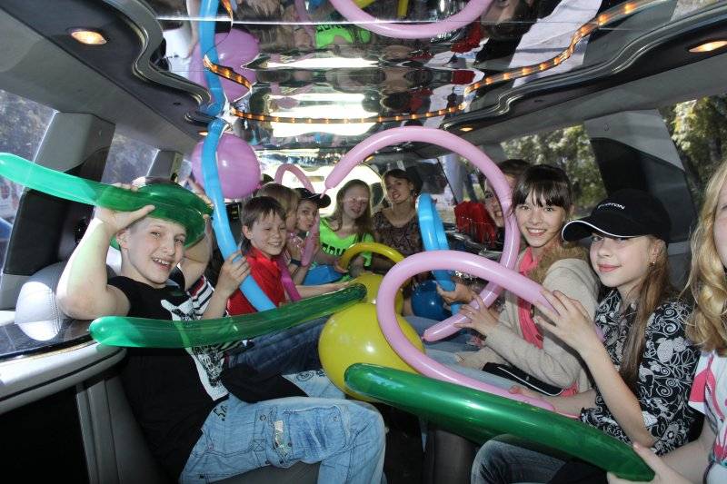 День рождения подростка: праздник в лимузине