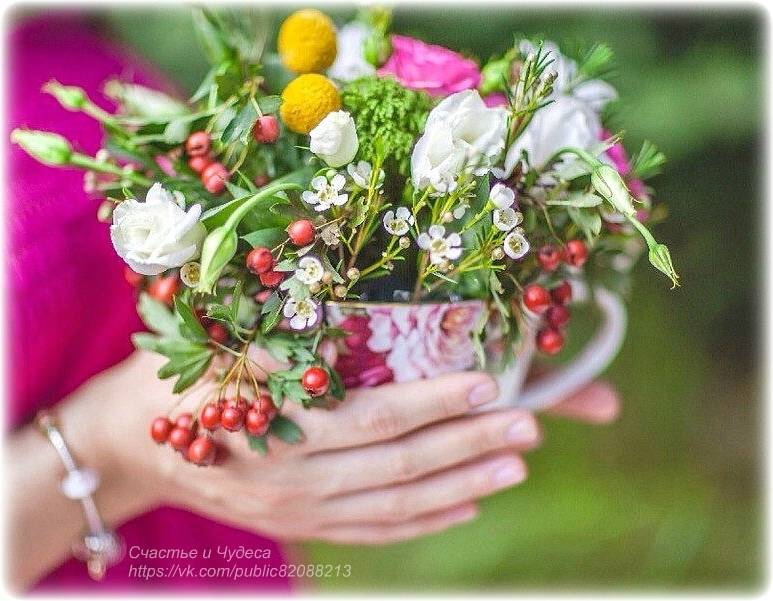 Стихи дарите женщинам цветы - сборник красивых стихов в доме солнца