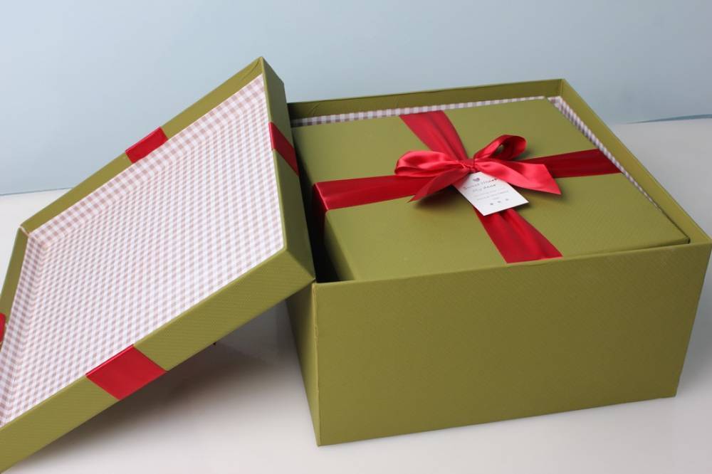 Как упаковать подарок в подарочную бумагу без коробки, маленький, большой своими руками, пошагово