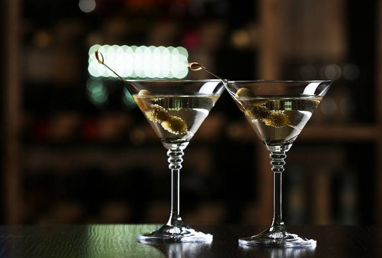С чем пьют мартини: как правильно употреблять и чем можно закусывать, а также отзывы ценителей вкусного напитка | suhoy.guru