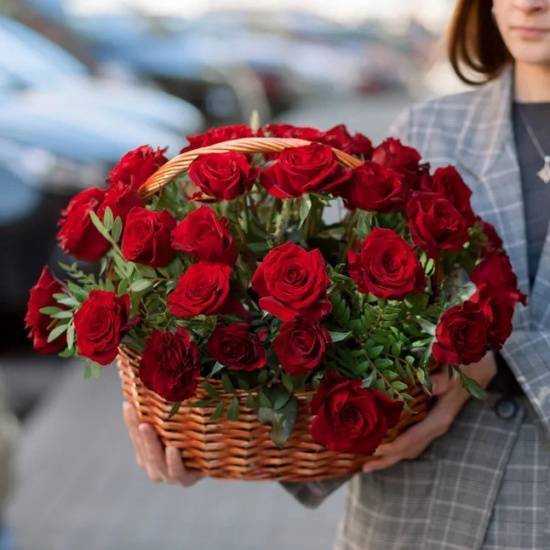 Какие цветы дарят мужчинам на день рождения и праздники, и дарят ли вообще