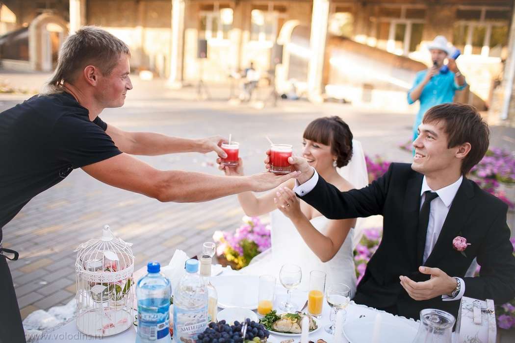 Яркие свадебные сюрпризы — шоу барменов