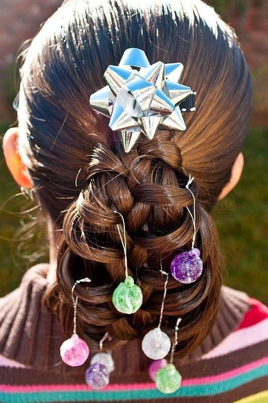 Маленькая леди собирается на праздник: прическа для девочки на длинные волосы