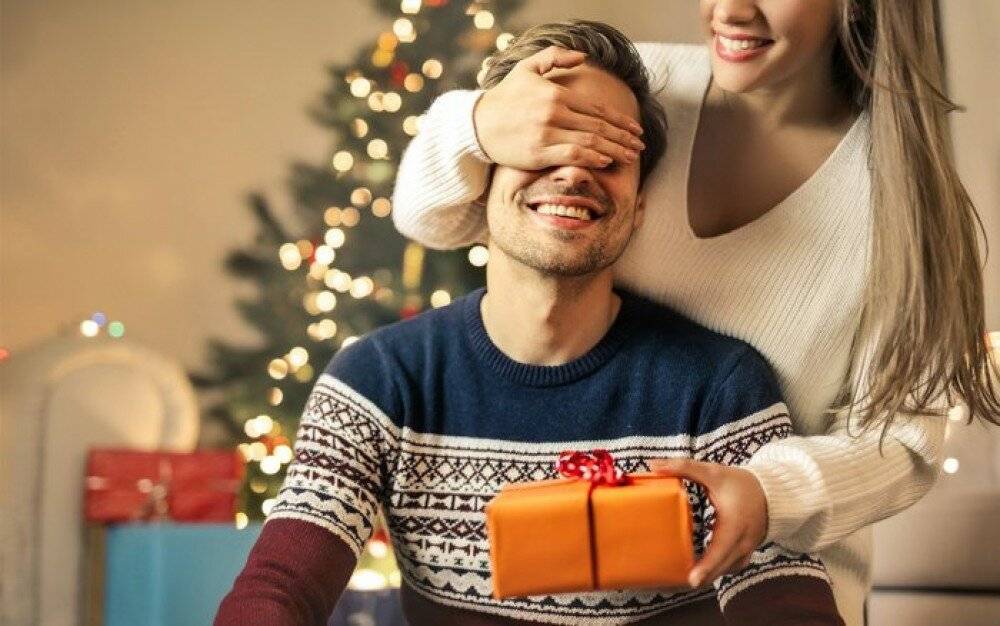 Что подарить семейной паре на новый год?
