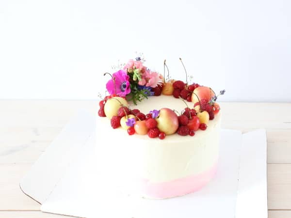 Торт на девичник: как его выбрать, как придумать надпись, торт своими руками, как использовать пряники и печенье, а также фото оригинальных десертов для невесты