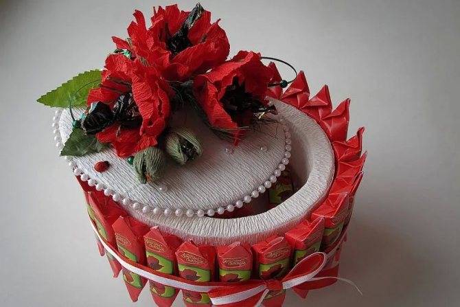 Как сделать торт из конфет своими руками: мастер-класс для начинающих :: syl.ru