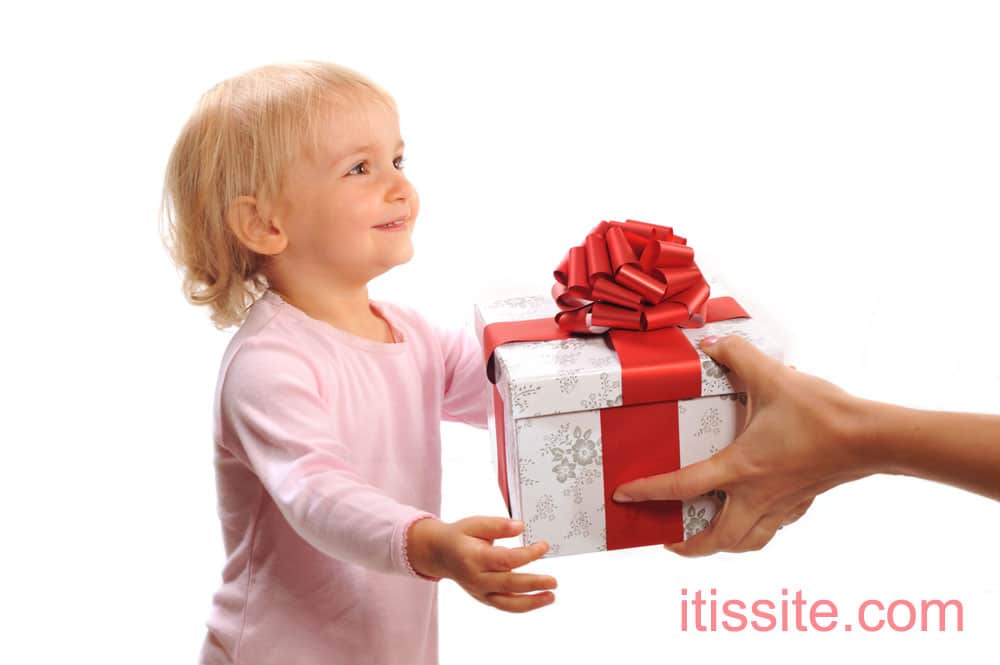 Что подарить девочке на 2 года: лучшие идеи подарков на день рождения