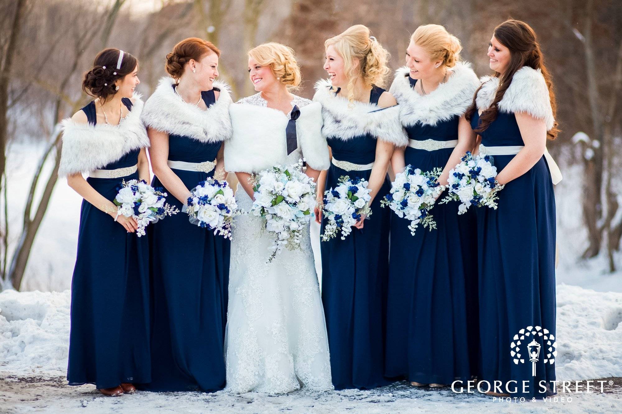Как невесте выбрать зимнее свадебное платье?