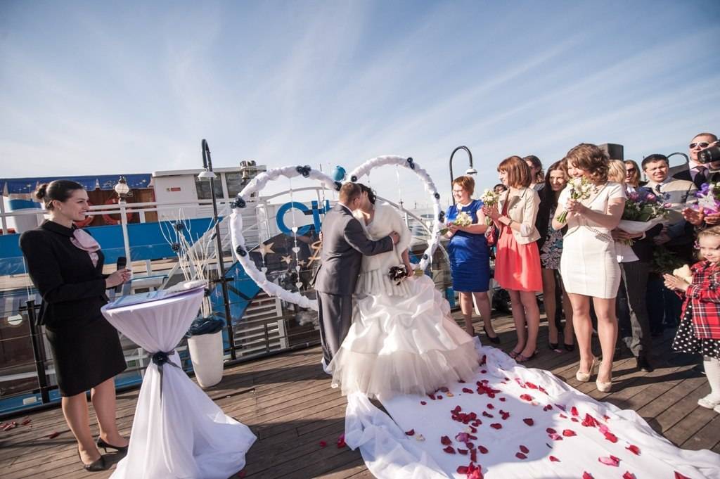 Свадьба на яхте: идеи, ограничения и правила организации