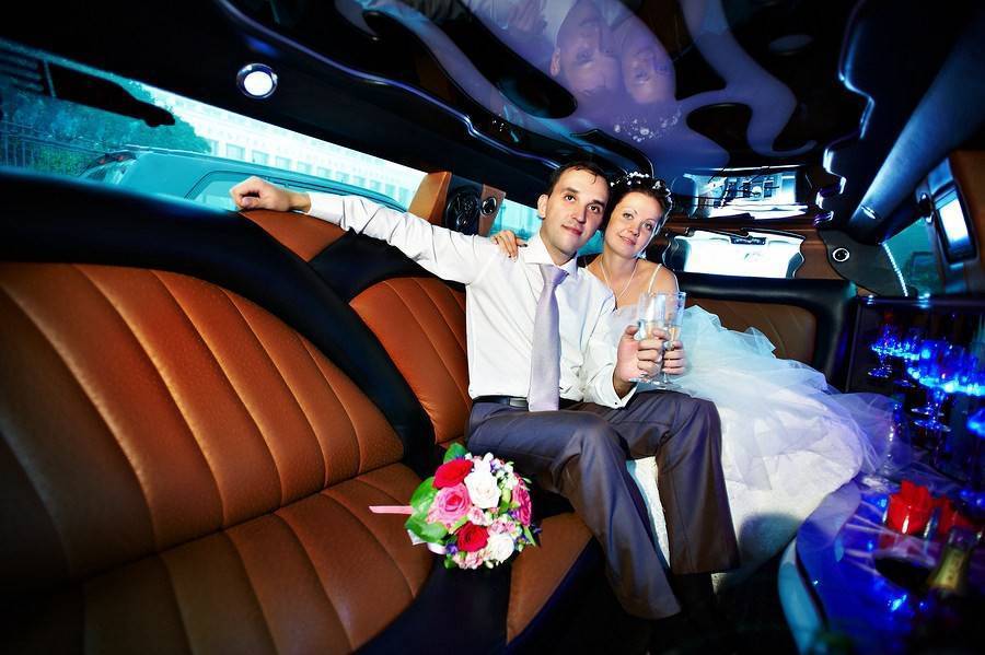 Что нужно учитывать при выборе свадебного лимузина?
