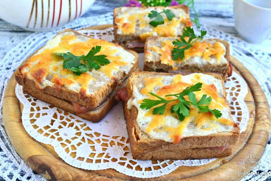 Горячие бутерброды в микроволновке с колбасой и сыром: рецепты