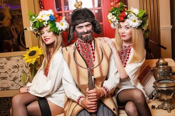 Ужин в русском стиле. русская народная вечеринка: веселимся в лучших культурных традициях
