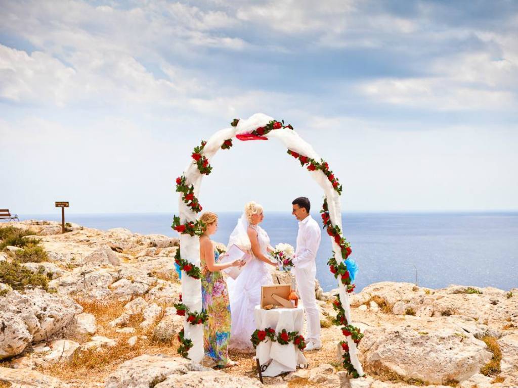 Официальная или символическая свадьба на кипре — это начало пути к олимпу счастья