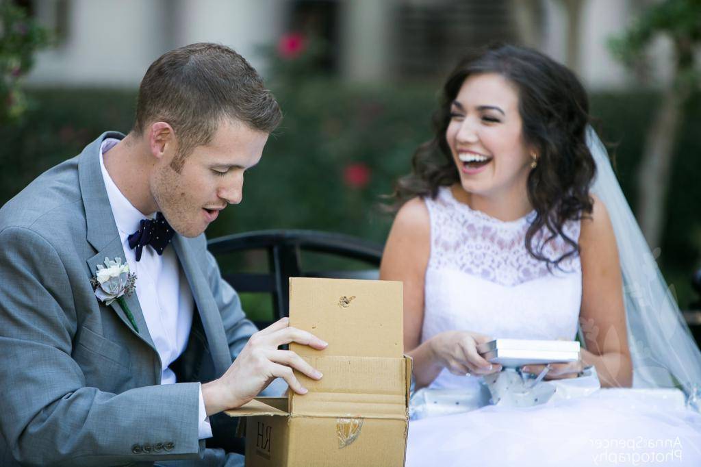 Отмечаем 2 года свадьбы – какая свадьба, что принято дарить паре на вторую годовщину
